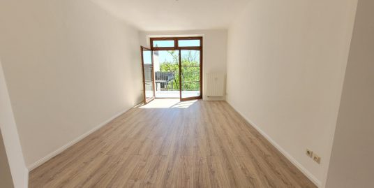 Ruhige Wohnung in der Fußgängerzone mit großem Balkon und EBK