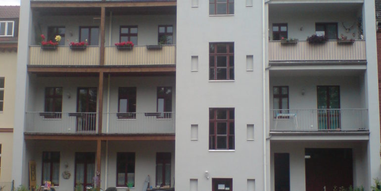 Rückansicht mit Balkonen
