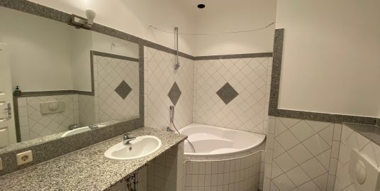 Ruhige Wohnung in der Fußgängerzone mit Balkon und EBK ab 1.4.2023