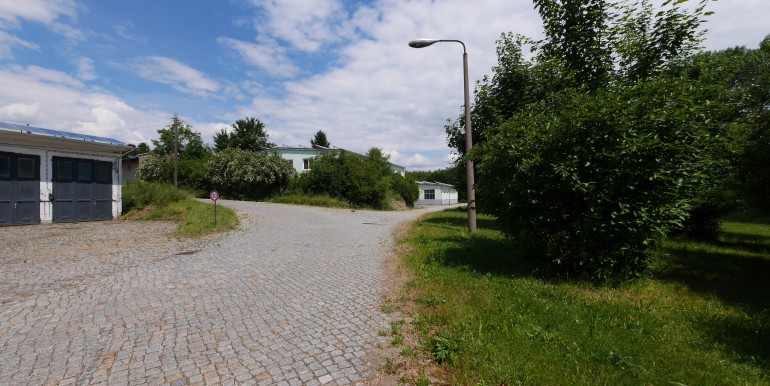 fes4345-zufahrt-zu-den-hallen