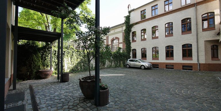 if-b23-hof-mit-stellplaetzen